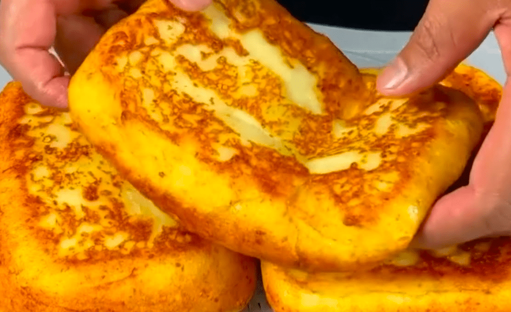 Збиваю картоплю з яйцем! За рецептом ще моєї прабабусі. Замість сирників