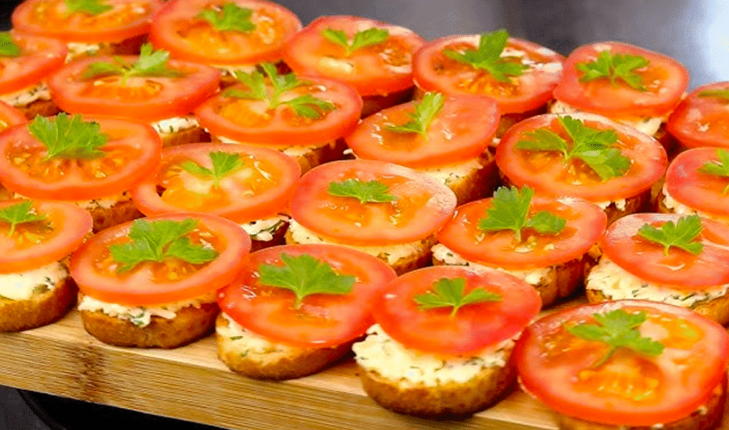 Бутерброди з сиром і помідорами! Бюджетна і смачна закуска всього лише за 5 хвилин
