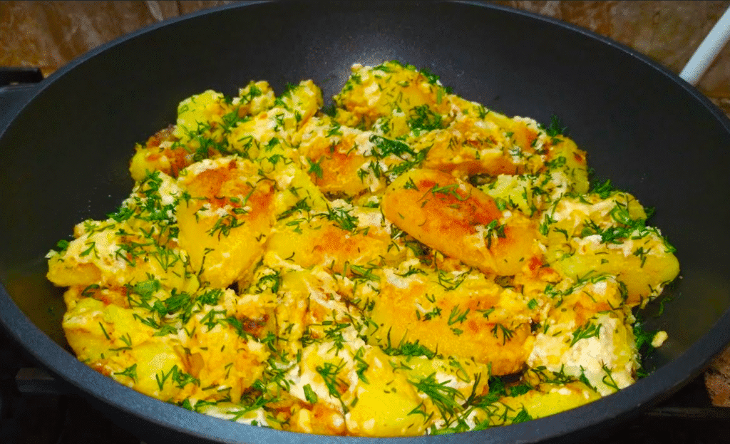 Картопля так смачніше в 100 разів! В сметанно-часниковому соусі за рецептом мого чоловіка! Просто смакота!