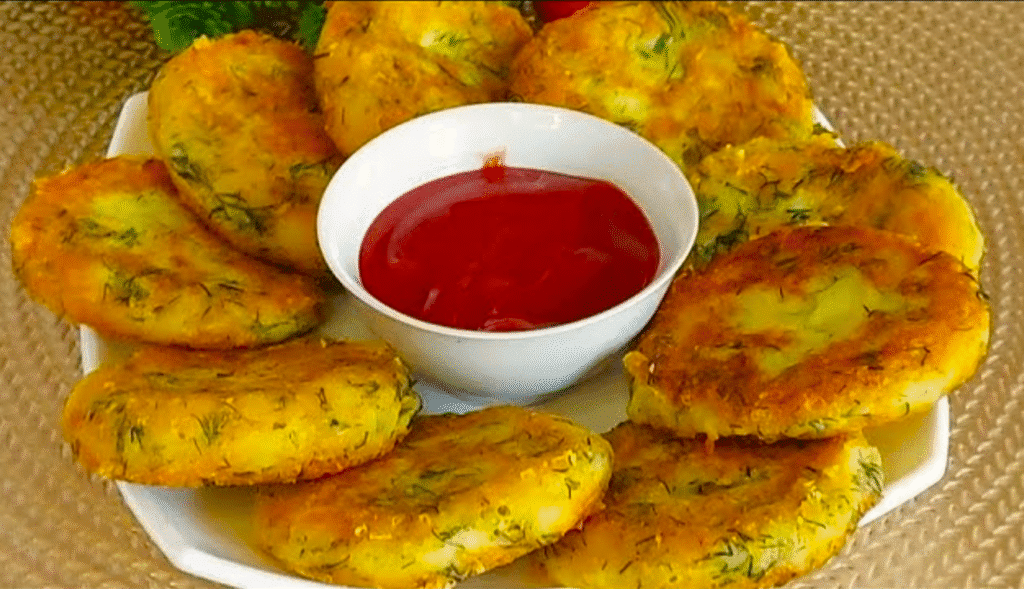 Маєте картоплю і два яйця? Тоді готуємо “Картопляники” по рецепту, як мене навчила моя бабуся