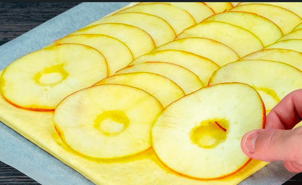 Десерт за 5 хвилин! Просто листкове тісто і 2 яблука