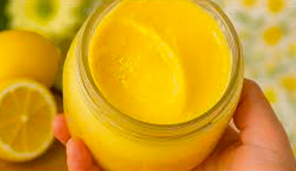 Кремова начинка “Збитий лимон” – для млинців, морозива, тарталеток чи домашнього печива. Швидкий рецепт лише з 4 інгредієнтів