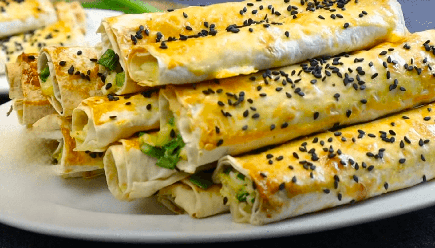 Рулетики із “Зеленою цибулею” за 10 хвилин! Готується просто, з’їдається швидко, а смак – на всі 100!