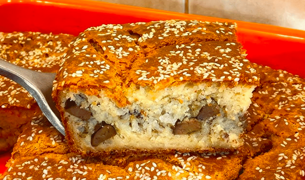 М’яке, повітряне тісто “На кефірі” для Заливних пирогів- просто знахідка! Без дріжджів, без розкочування. Все змішав і залив