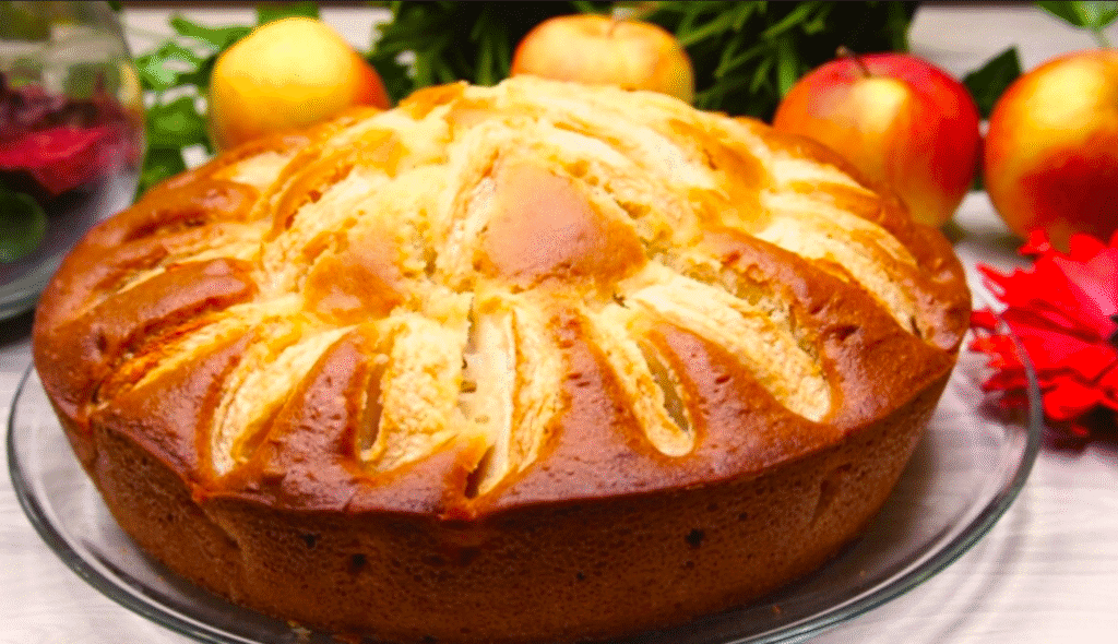 Соковитий пиріг “На кефірі” за 9 хвилин + час на випічку. Справжня знахідка для господинь