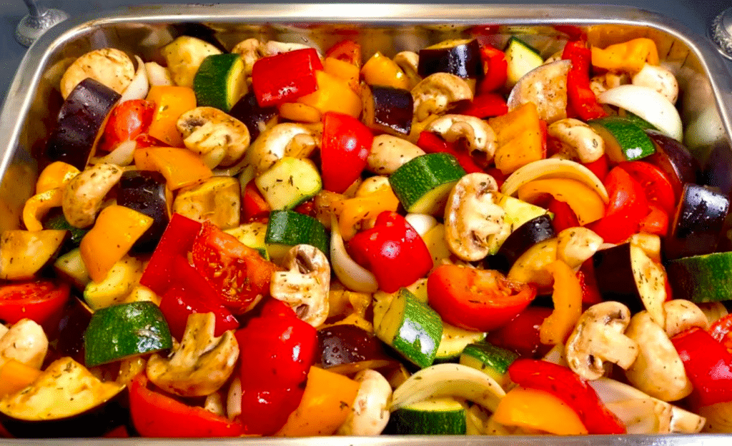 Запечені в духовці Овочі з грибами в “Кисло-солодкому” соусі! Ідеальна вечеря для всіх, хто слідкує за фігурою