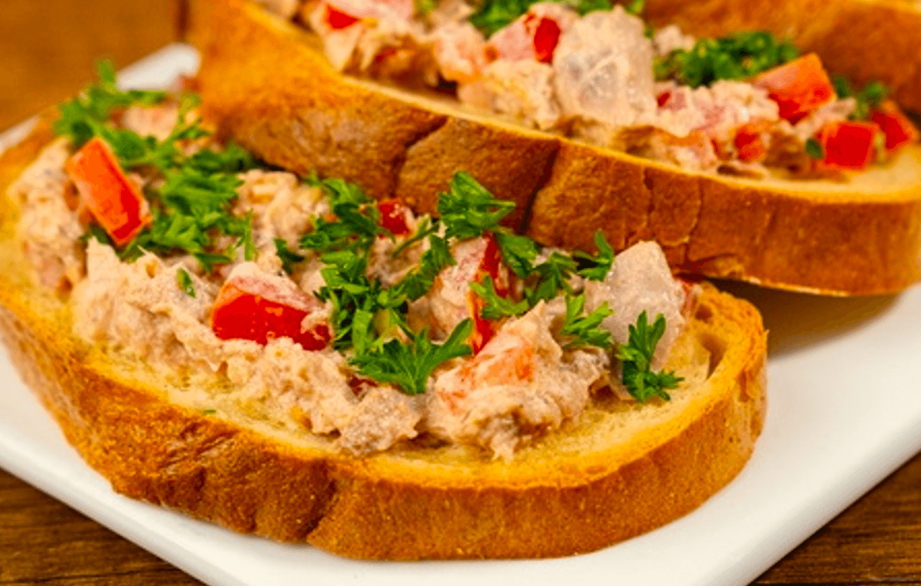 бутерброди з тунцем