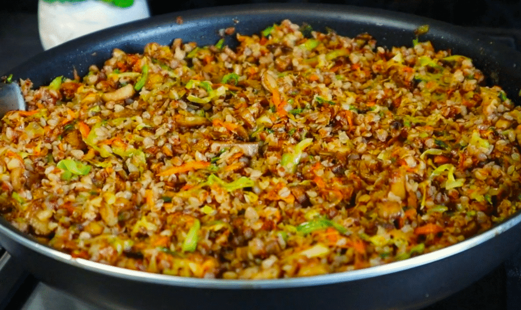 Гречка “На мільйон”! Банальні продукти – результат неймовірний. Підкорить з першої ложки