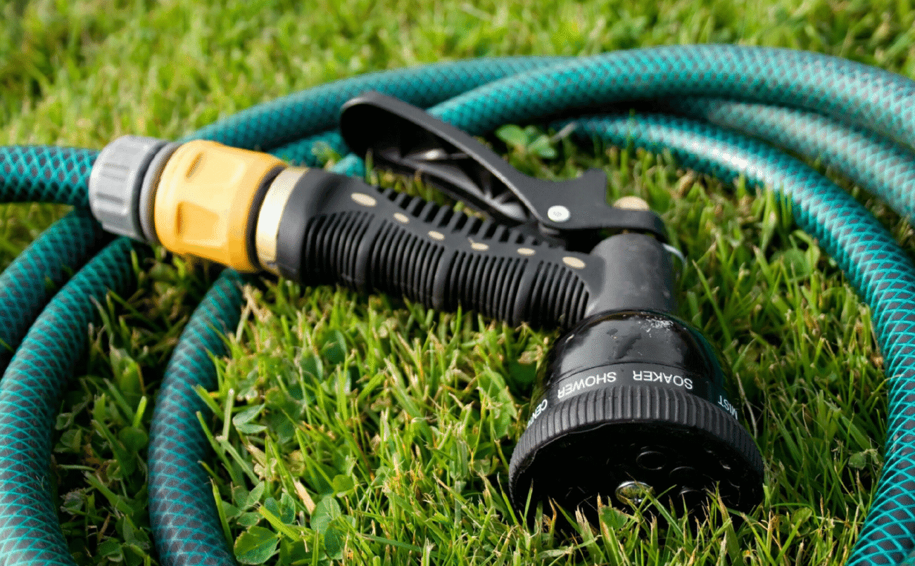 Шланги для поливу: які бувають та як вибрати правильний