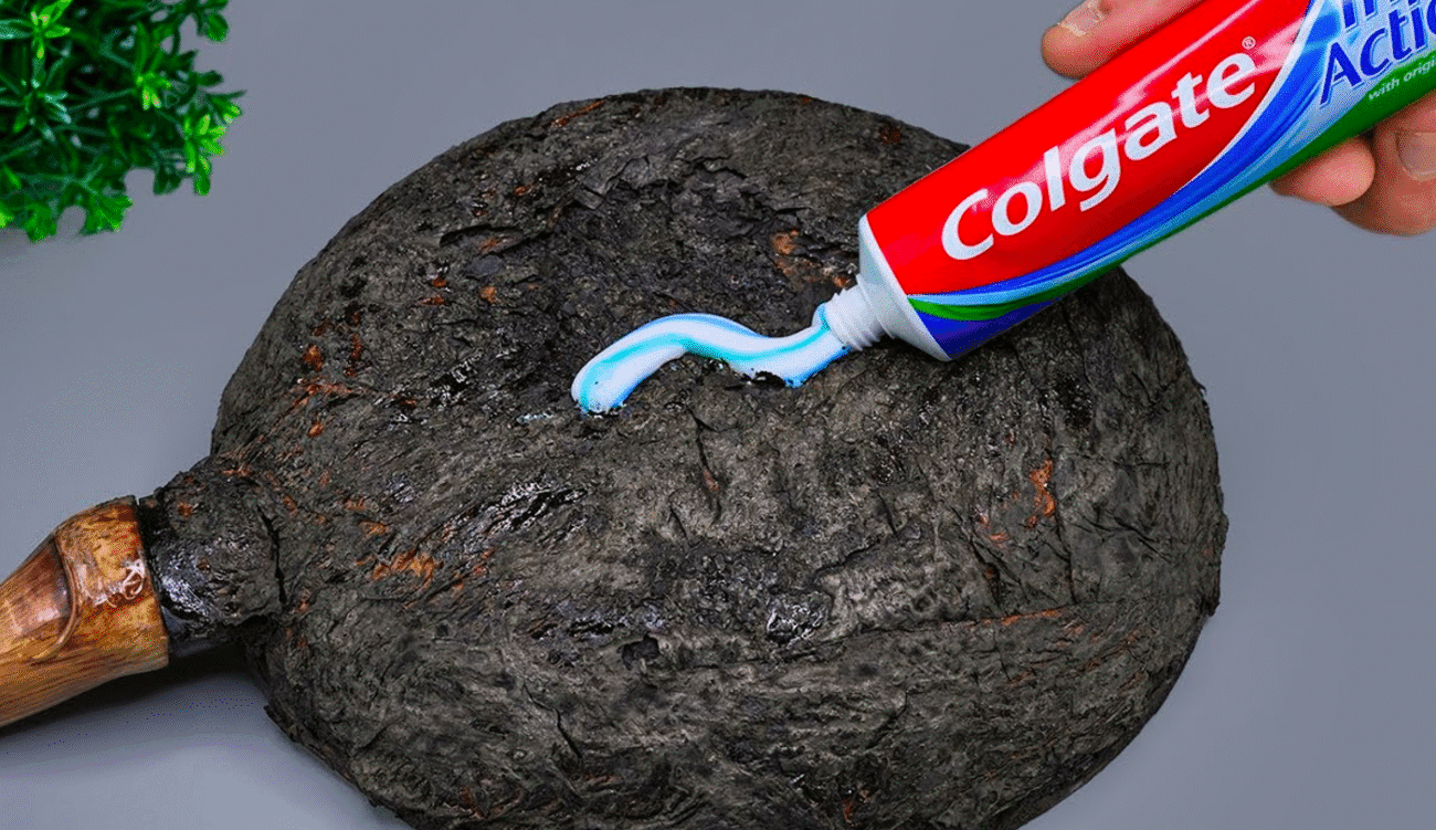 Зробіть це і ваша стара сковорода буде, як нова! Це чудо спосіб, як відчистити сковорідку