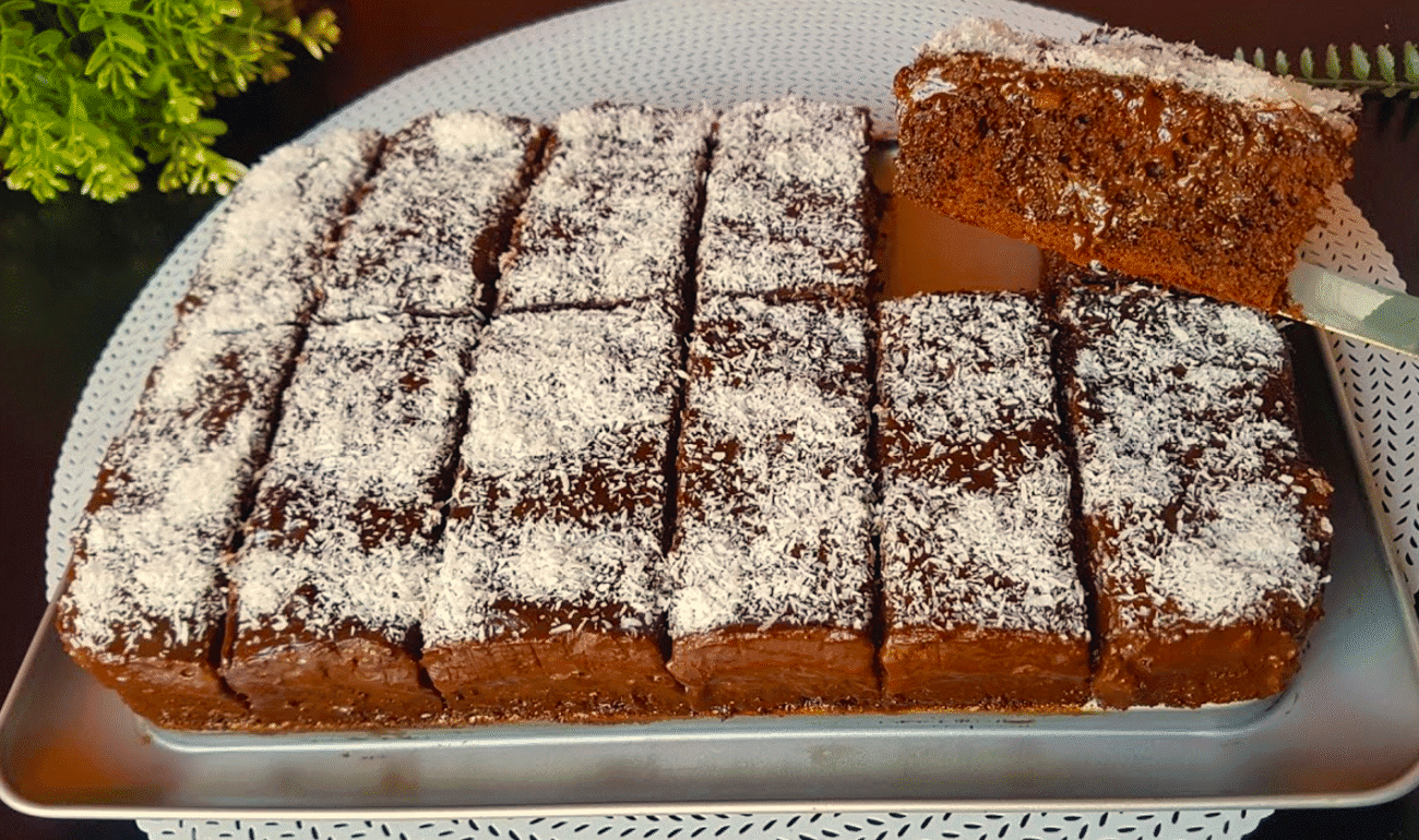 Шоколадно-кавовий пиріг за 5 хвилин, тане у роті! Свекруха всім своїм коліжанкам нахвалює