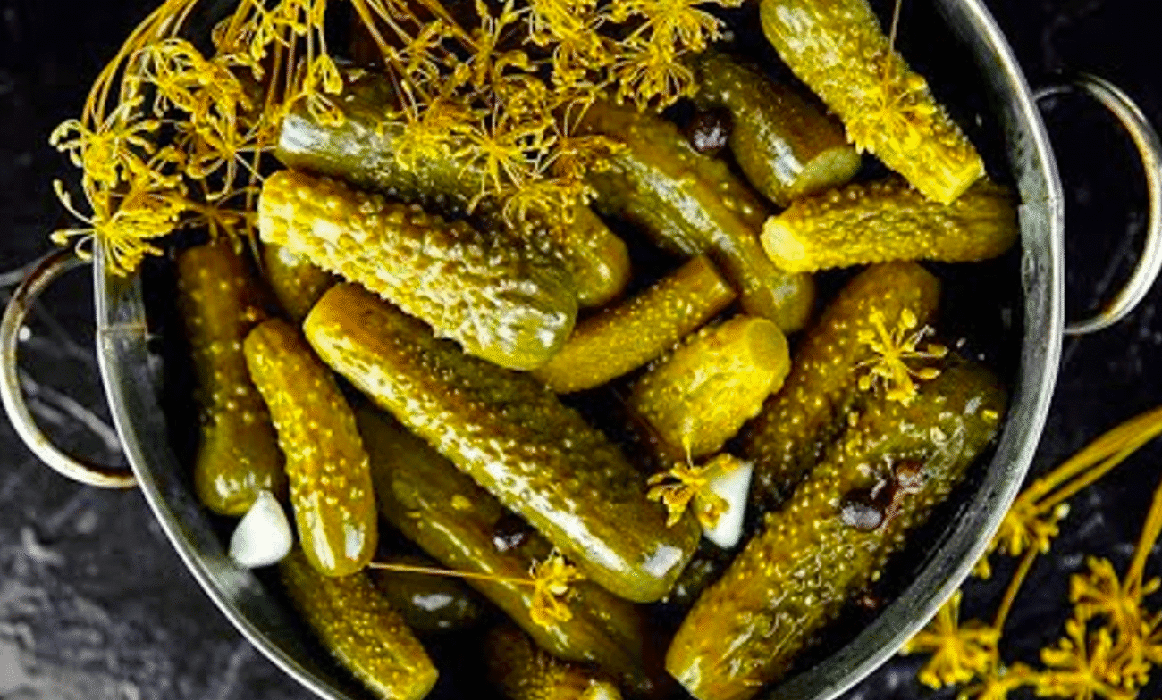 Бабуся навчила готувати такі квашені огірки! З'їдаються, як насіння соняшника! Зберігаються навіть без підвалу