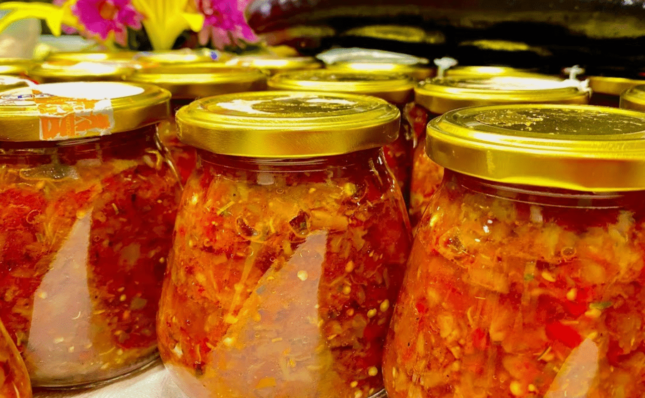 №1 Італійський соус. Всього 2 інгредієнти, помідори та баклажани (через м'ясорубку) Без оцту! Смакота!