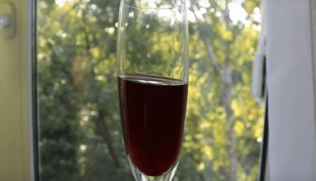 3 кілограми вишні і ви забудете про лікери та компоти. Справжній напій літа!