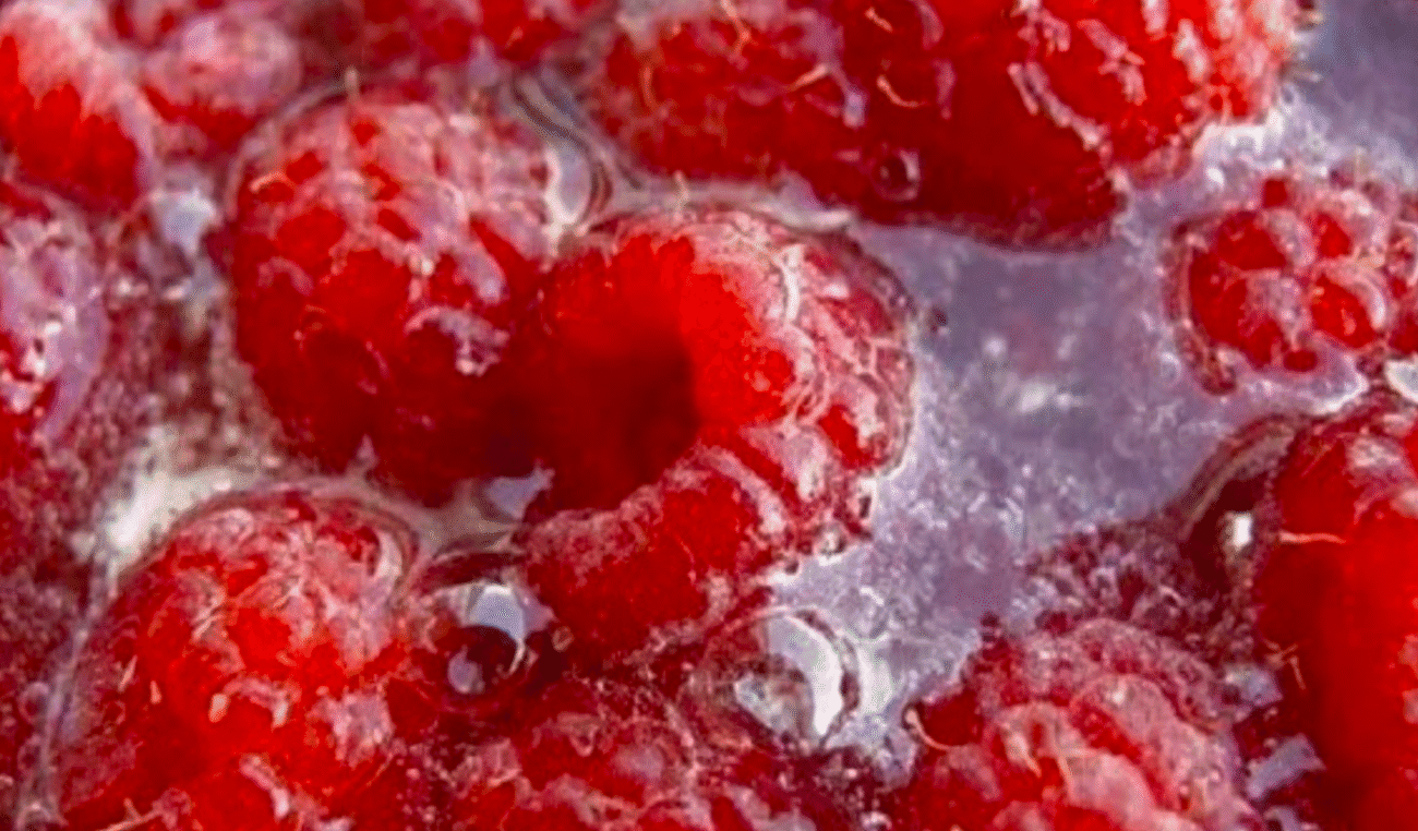 Малинове варення: хитрий метод за книгою 1952 р. Майже конфітюр без уварювання