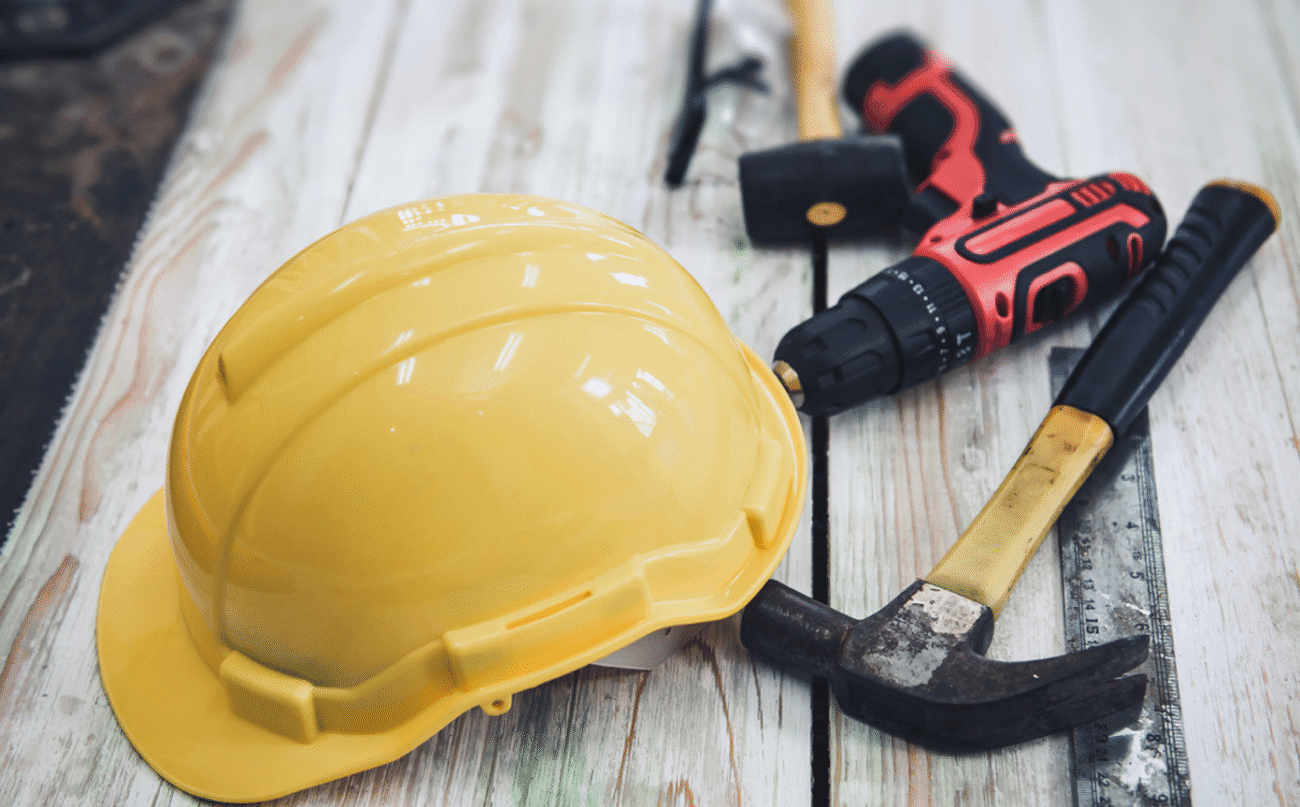 Як будівельники змінюють наше життя? Вітання до Дня будівельника 10 серпня