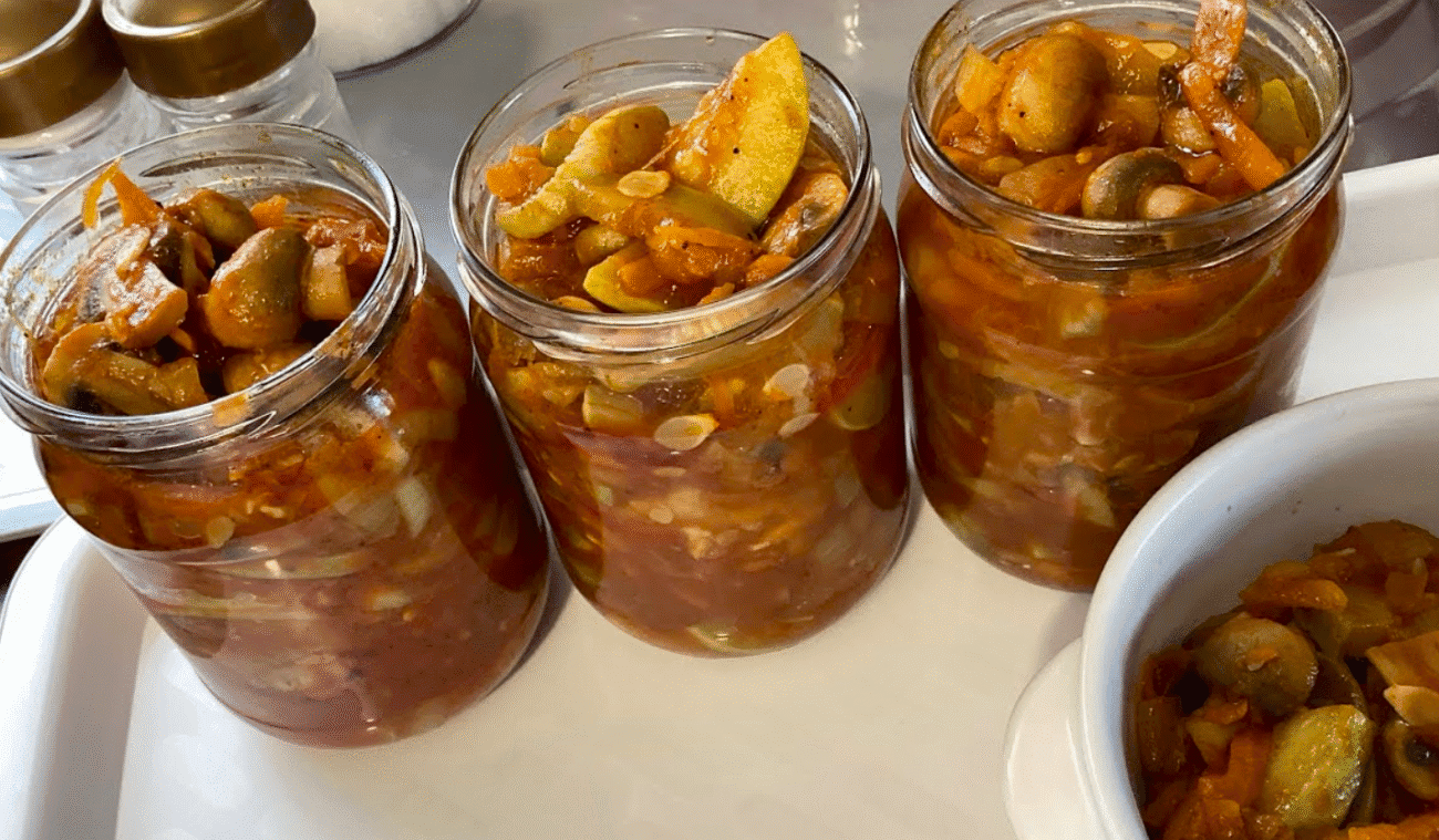 Салат Кабачки з печерицями на зиму! Рецепт від свекрухи "Пальчики оближеш"