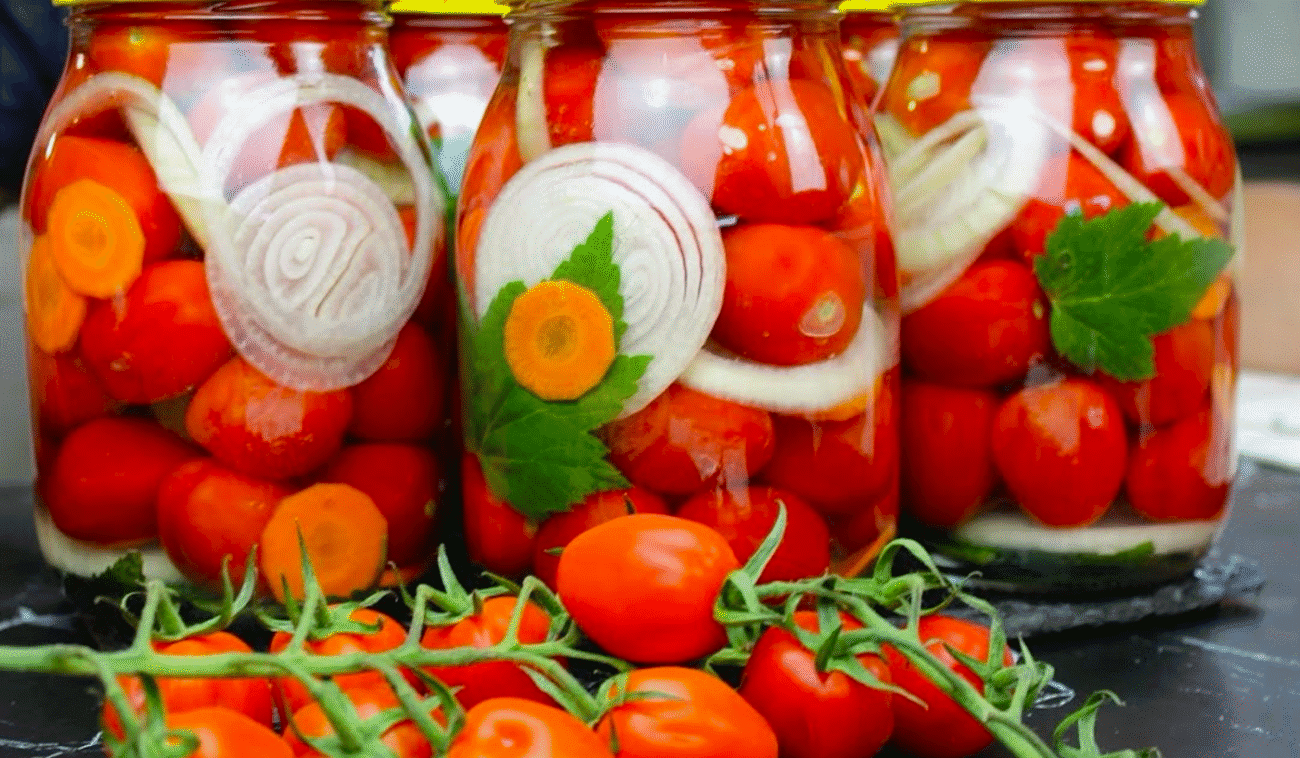 Солодкі мариновані помідори на зиму! Хоч 100 банок закривай, кожного року до останньої банки