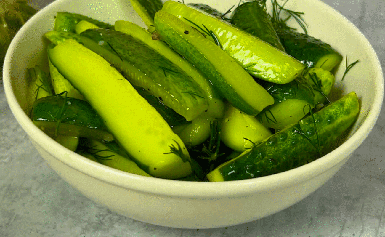 Малосольні огірки за 3-4 години! Хрумтять так, що аж сусіди чують