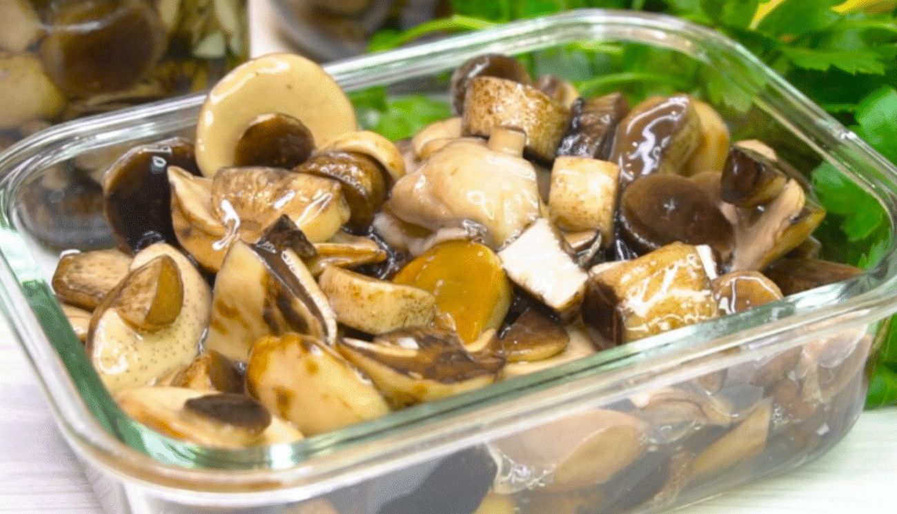 Супер маринад для грибів на зиму. Зберігають свіжість аж до весни!