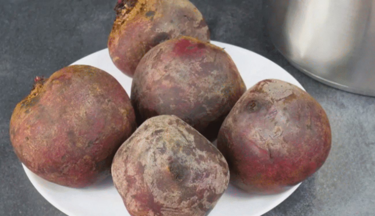 Варю так буряк на "оселедець під шубою", Салат виходить "Шалений" на смак