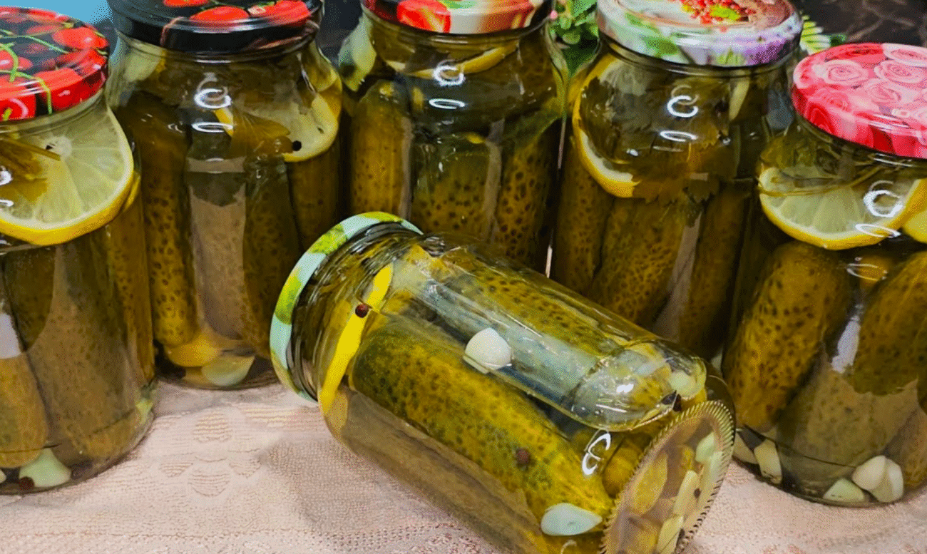 Хрусткі малосольні огірки в банках: готові за 5 днів або взимку - "Пальчики оближеш"