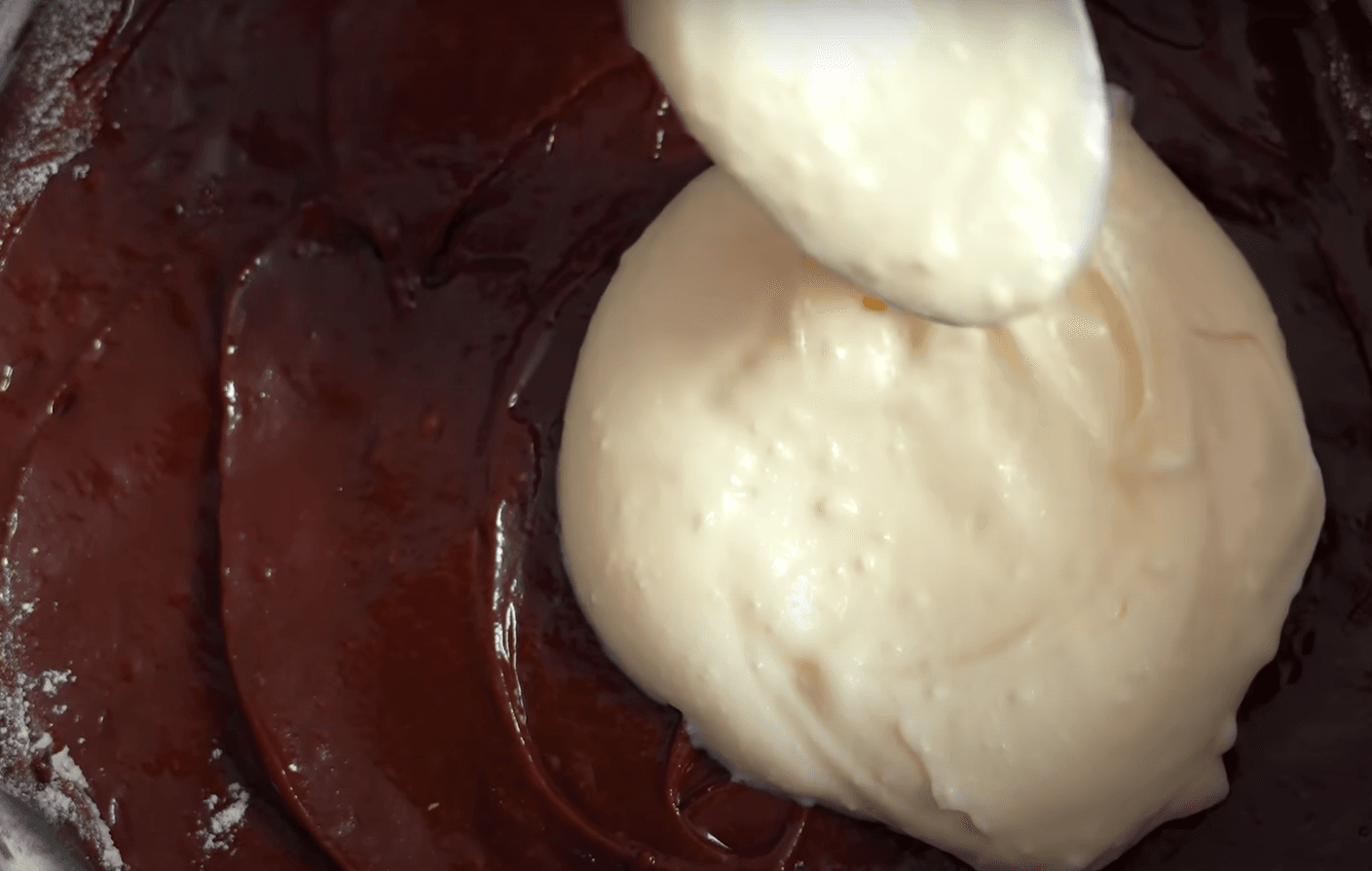 шоколадний пиріг з сирною начинкою