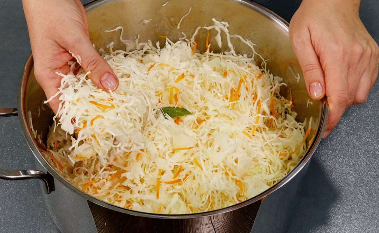 Скільки солі потрібно для засолювання 1 кг капусти: ставлю крапку (правильний рецепт квашеної капусти)