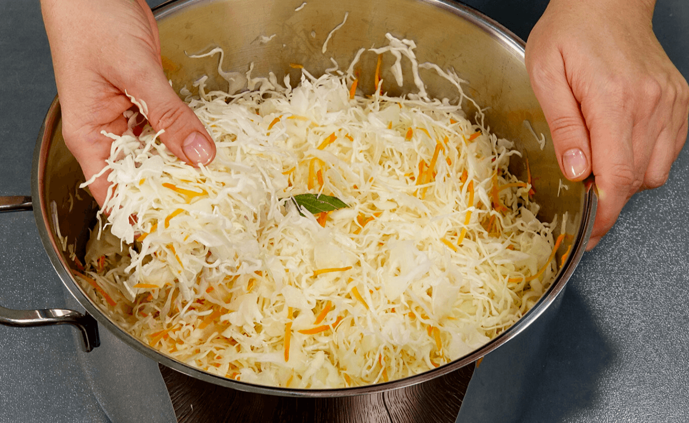 Скільки солі потрібно для засолювання 1 кг капусти: ставлю крапку (правильний рецепт квашеної капусти)