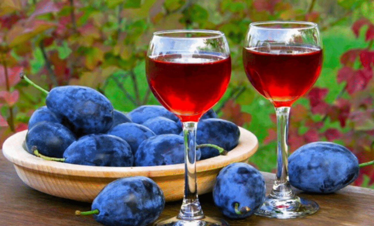 Готуємо домашню Наливку зі Слив, найпростіший рецепт від діда Зеника: "Заходить за миле діло"