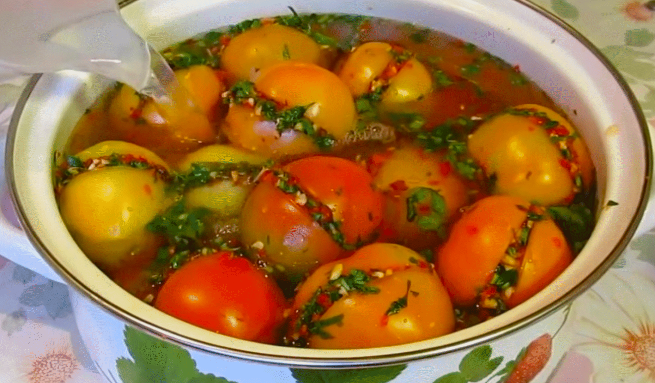 Вірменський рецепт "Бурих" помідорів з ароматною начинкою! Чоловік в шоці