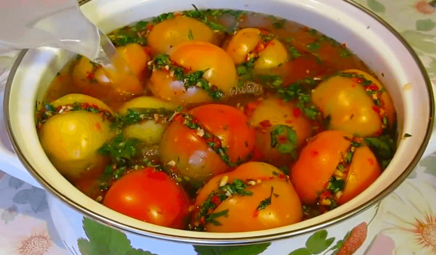Вірменський рецепт "Бурих" помідорів з ароматною начинкою! Чоловік в шоці