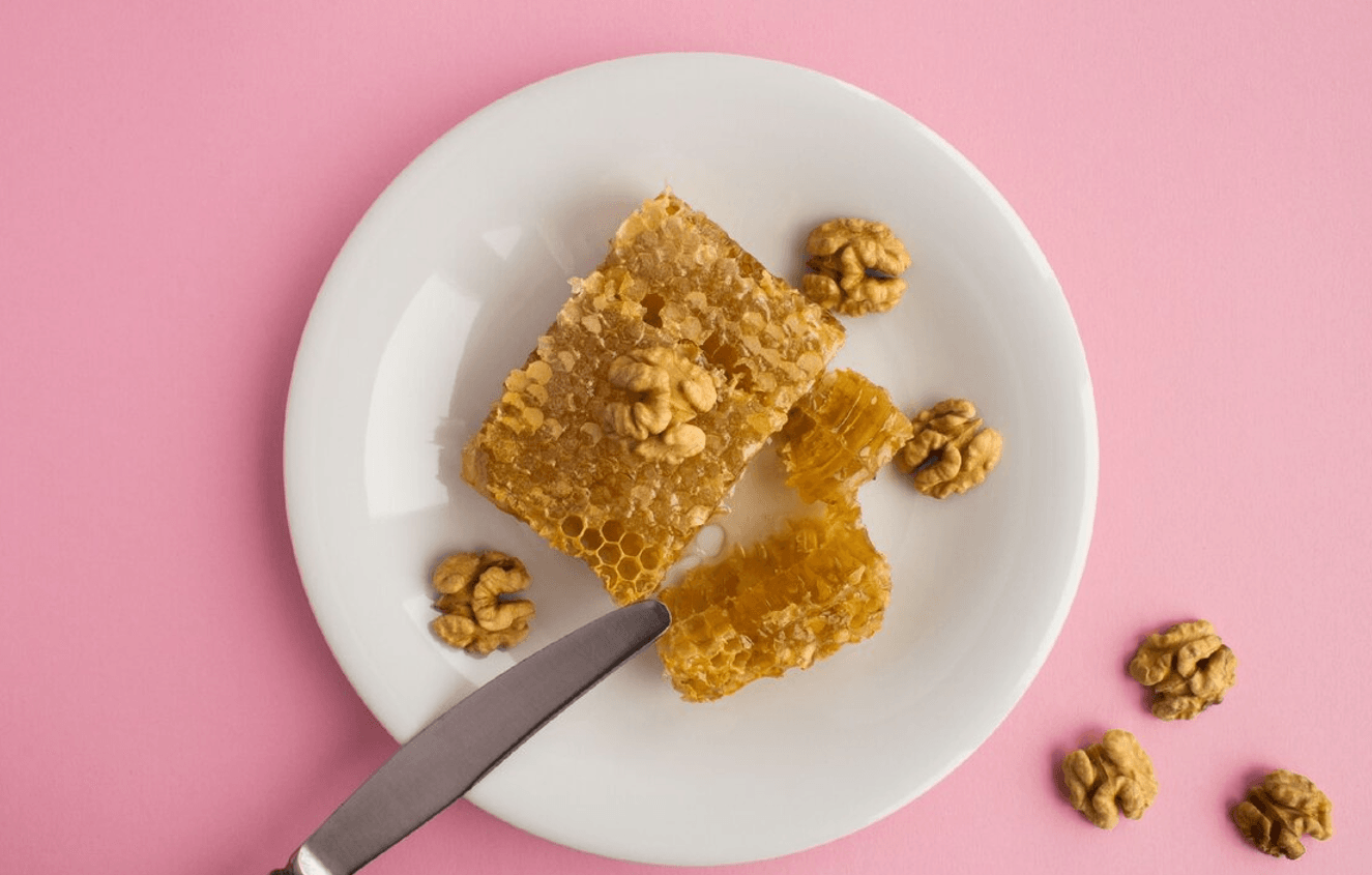 Від безсоння до застуди: їжте мед з горіхами восени