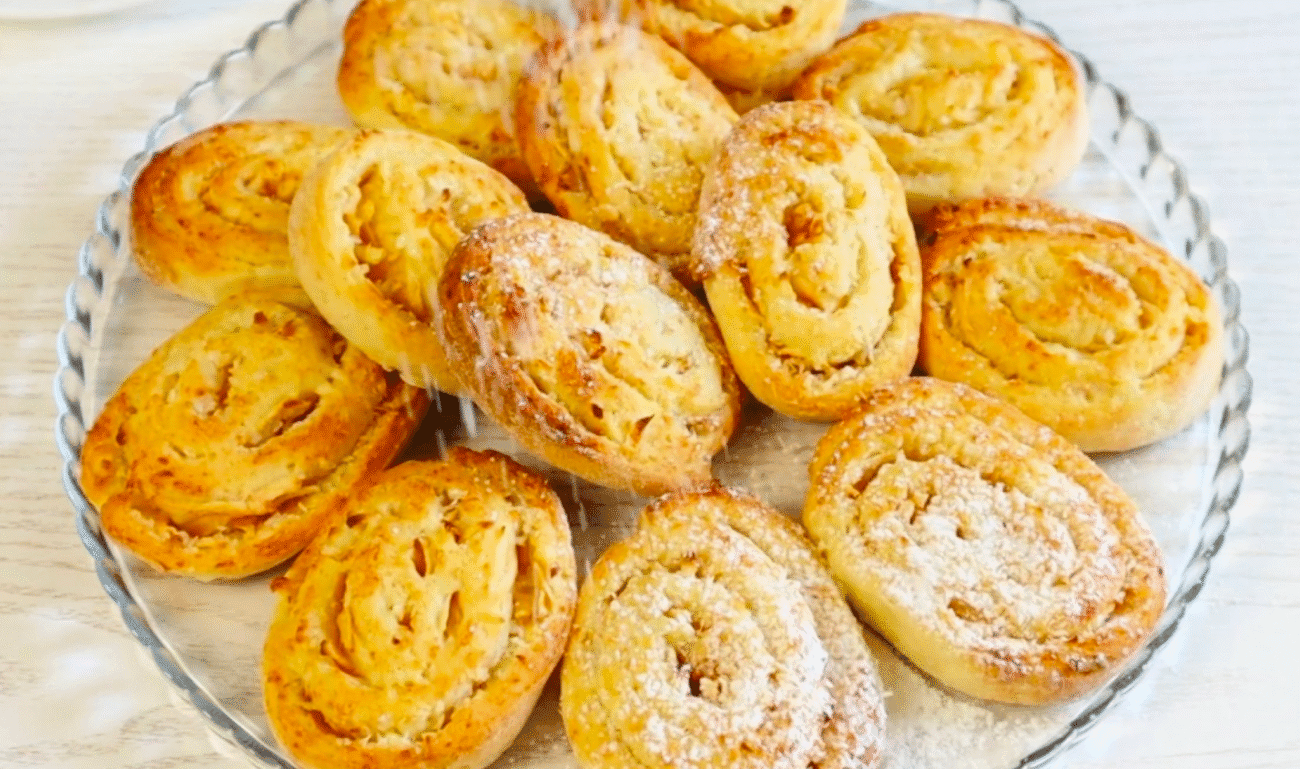 Пачка сиру і 20 хвилин! Смачні сирні равлики з яблуком! Закохана в це домашнє печиво