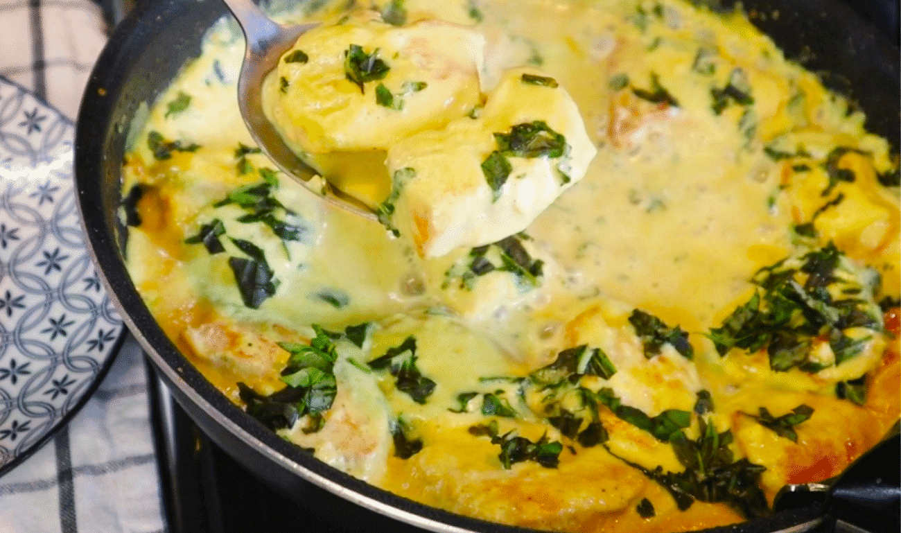 Курка в ніжному соусі за 10 хвилин! Любий гарнір буде смакувати "На мільйон"