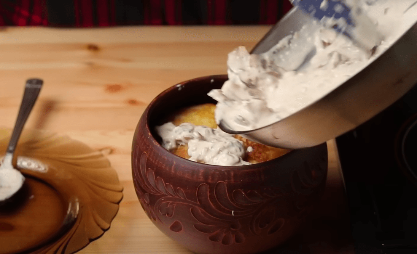 деруни у вершково-грибному соусі