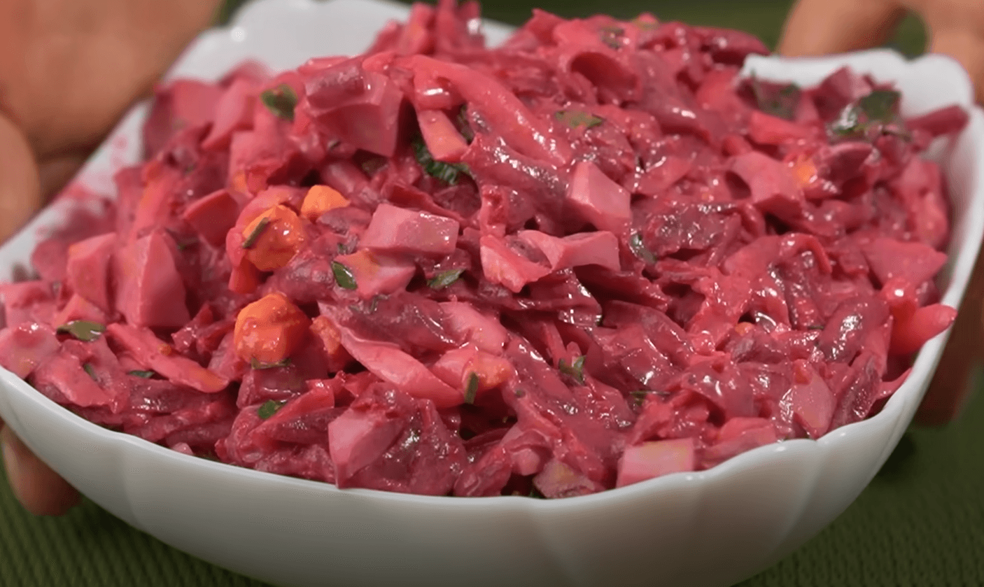 Салат із буряка з сиром та яйцями