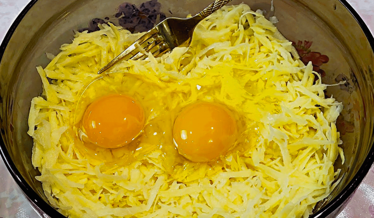 Просто натріть картоплю та додайте 2 яйця! Так смачно, що готую вже 2 раз за тиждень