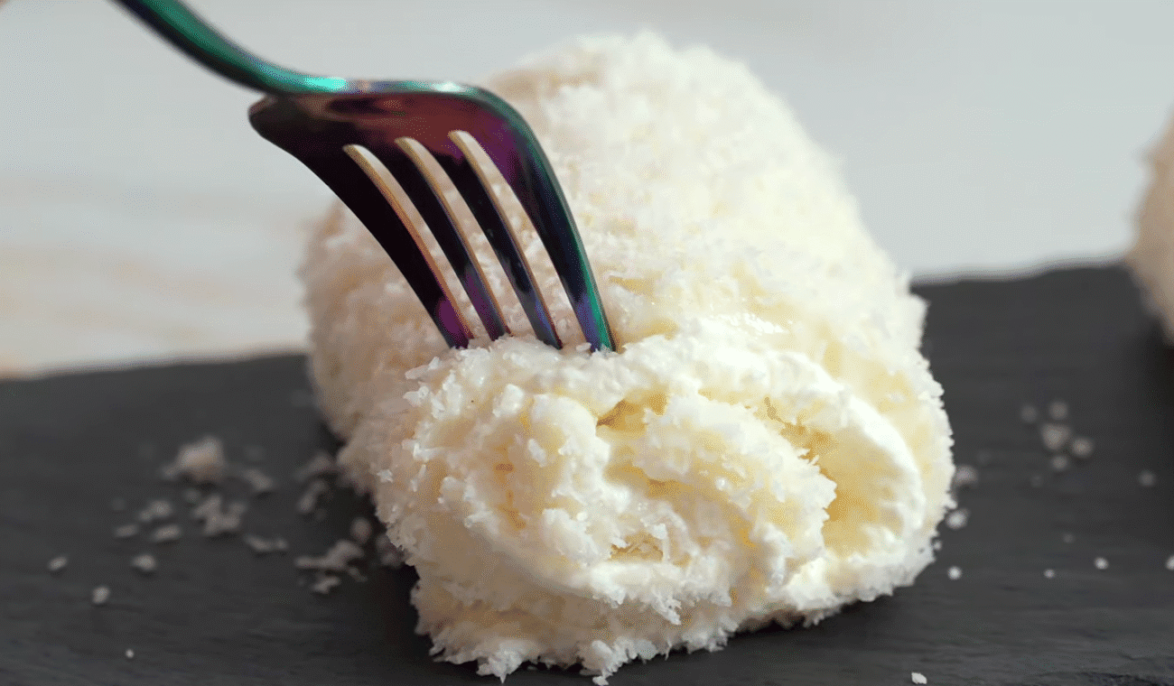 Просто нагрійте молоко! Нереально смачний турецький десерт "Рафаелло": Без випічки, без яєць