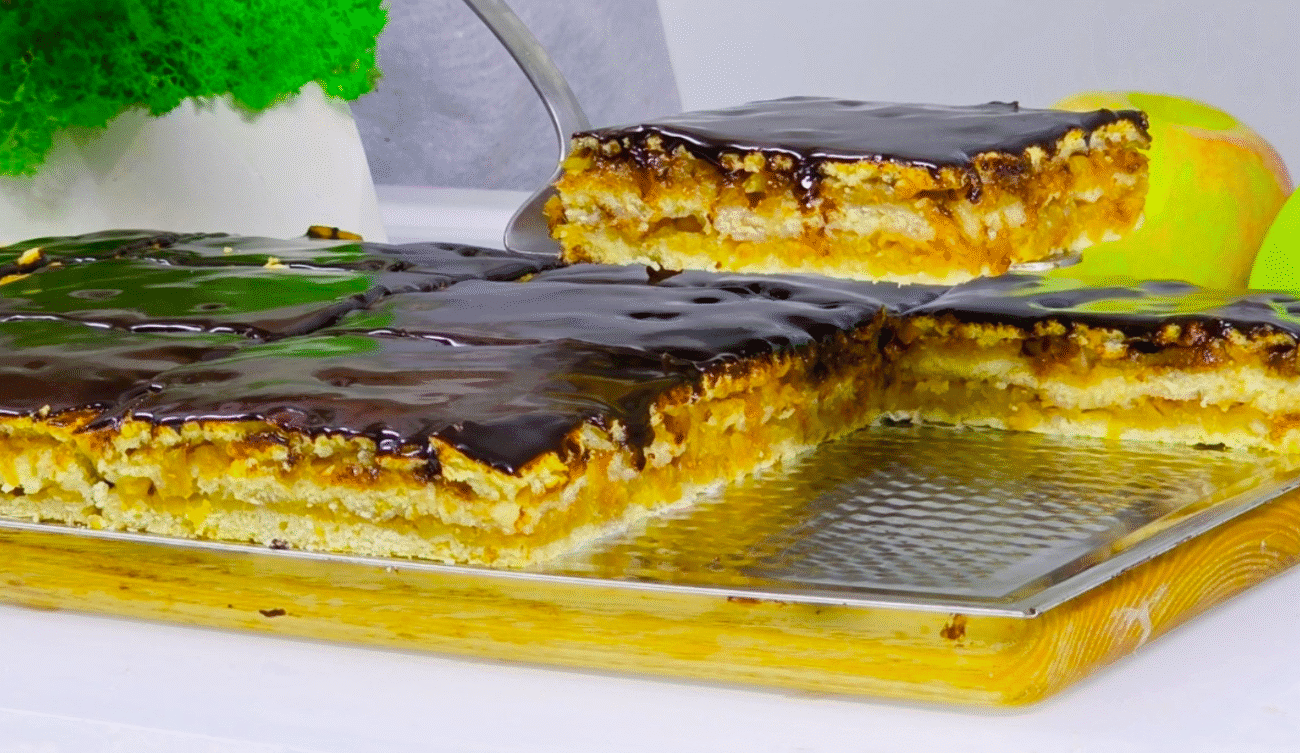 Беру 1 кг яблук і готую бабин Недільний яблучний пляцок! В дитинстві з молоком, йшов "за миле діло"