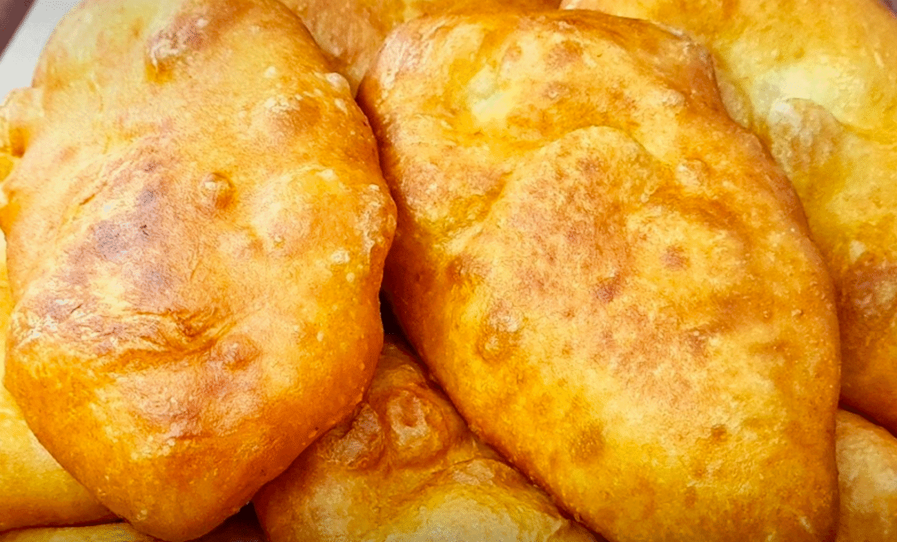 Пиріжки На кефірі з картоплею - ніжні навіть на третій день! Мої до борщу тільки їх і шукають