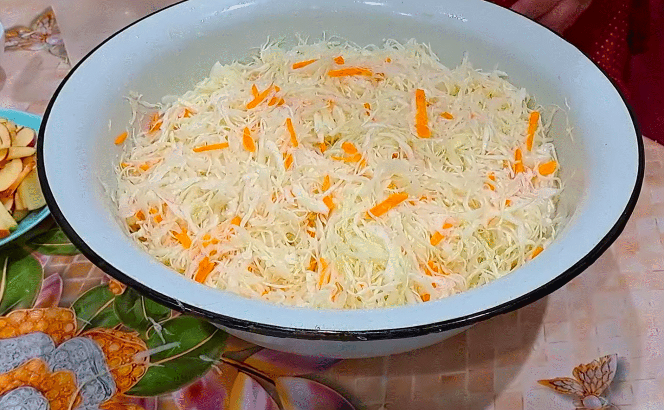 Ідеальна Квашена капуста! Хрумка і дуже смачна, у власному соці- найкращий рецепт всіх поколінь!