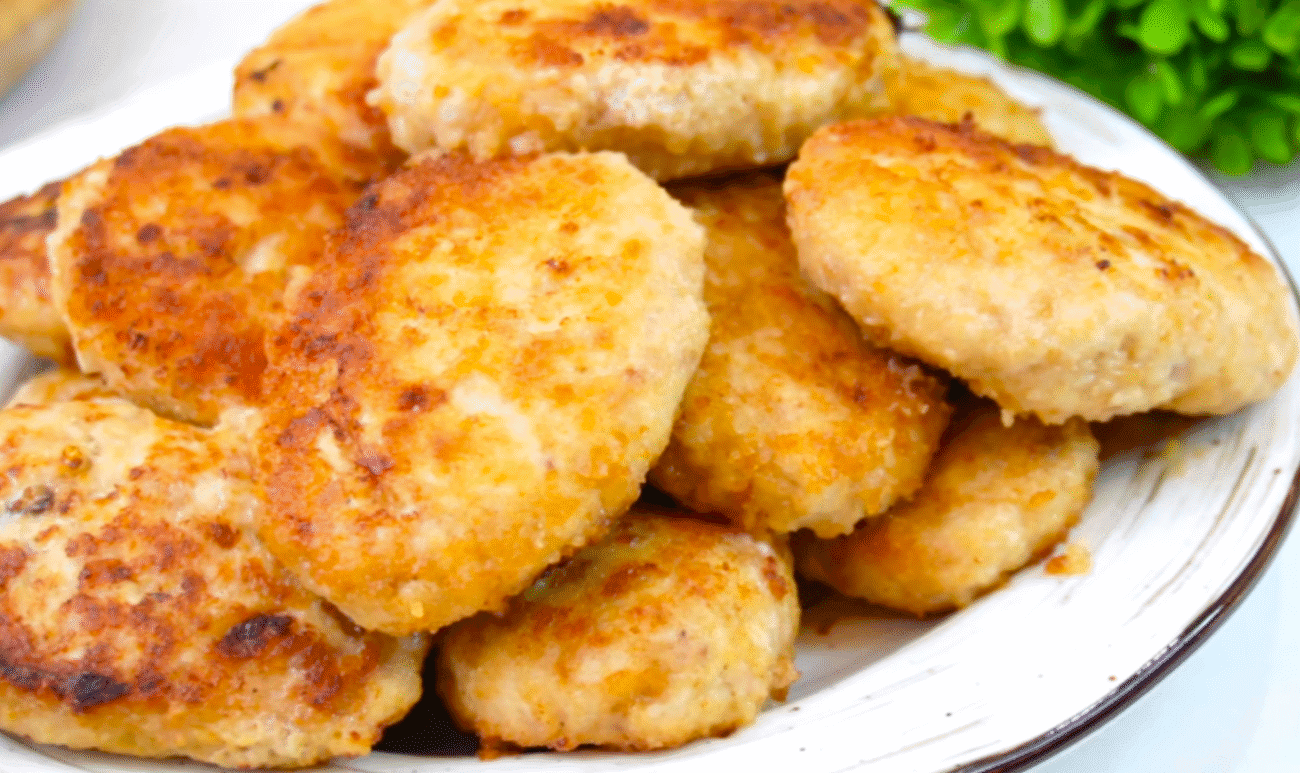 Секрет курячих котлет, про який я дізналася від свекрухи. Тепер готую тільки так. Не передати словами, як смачно