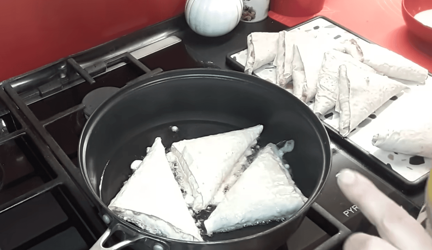 м'ясні конвертики з лаваша