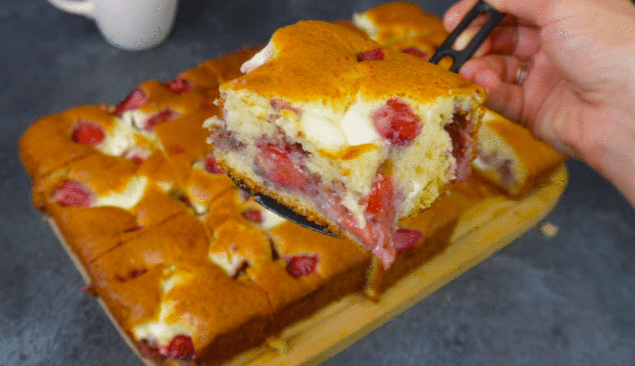 Чоловік каже, що це Кращий пиріг до чаю. Печу його цілий рік і зі свіжими, і замороженими ягодами