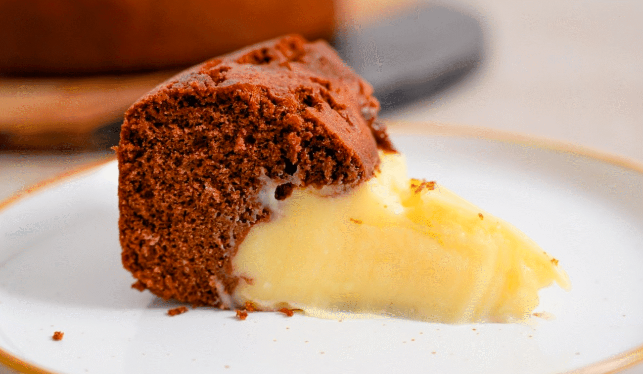 Знайшла новий рецепт - Пиріг Вулкан! Випікається одразу з кремом! Дуже смачно і красиво