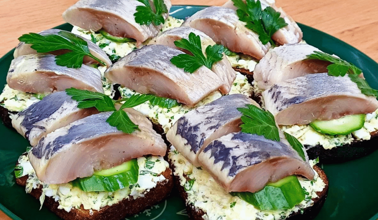 Таку закуску з оселедця повинен спробувати кожен! Один з кращих рецептів з оселедця