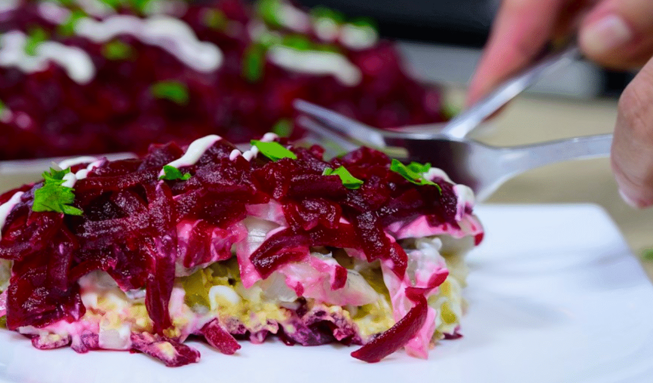 Святковий салат "Зимовий": ідеальне поєднання смаків, яке підкорить всіх гостей