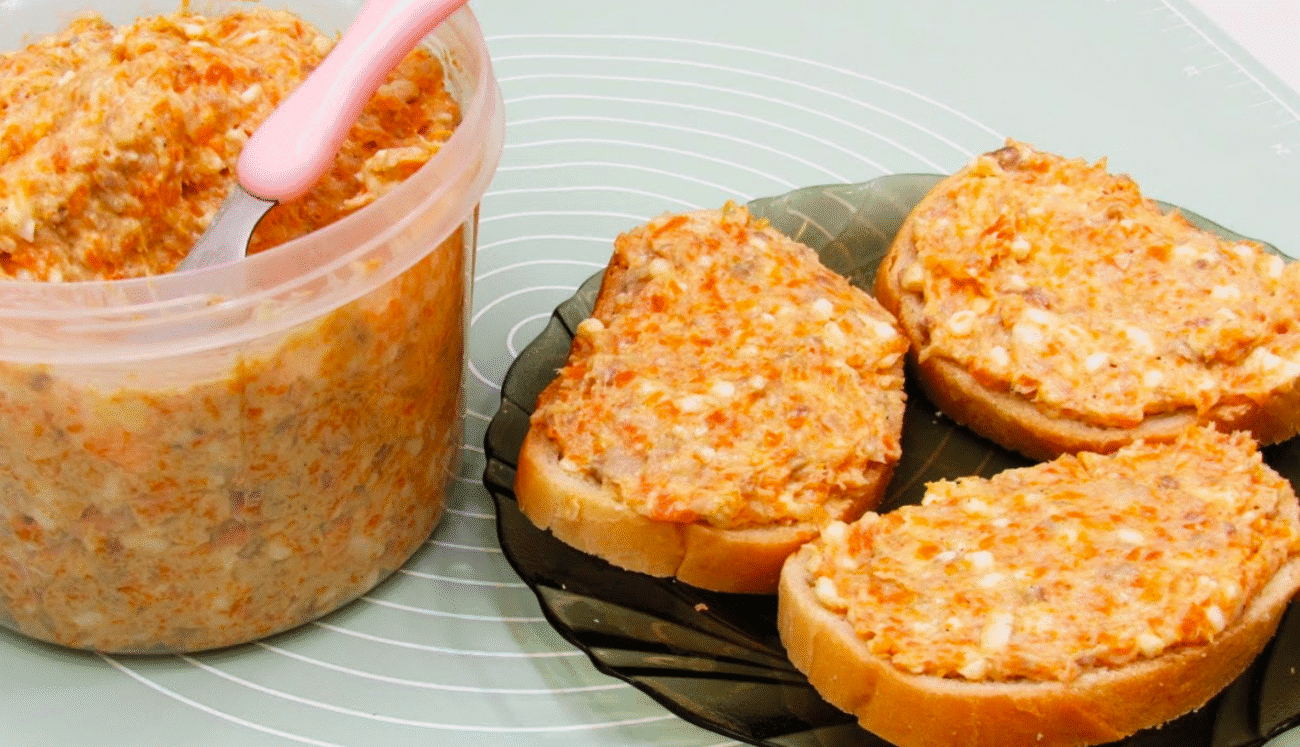 3 інгредієнти і готово! Намазка з оселедця, яку розмітають першою на столі