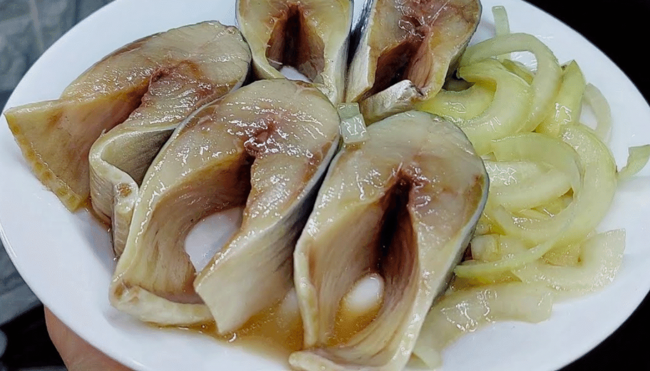 Хітові 2 рецепти домашнього оселедця: класичний і швидкий! Смачніше, ніж у магазині